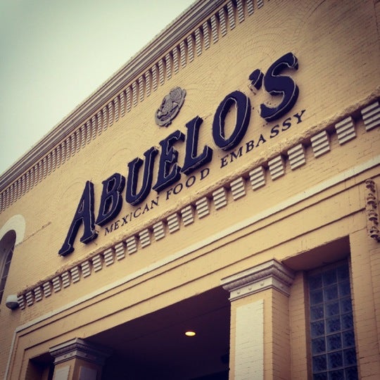 Foto tomada en Abuelo's Mexican Restaurant por Robert P. el 10/6/2012