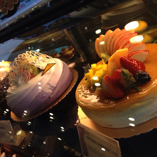 85C Bakery Cafe Garden Grove Bakery in Little Saigon