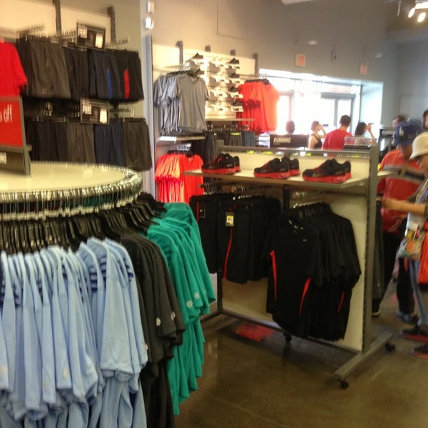 Do Lv Employees Get A Discount IUCN Water