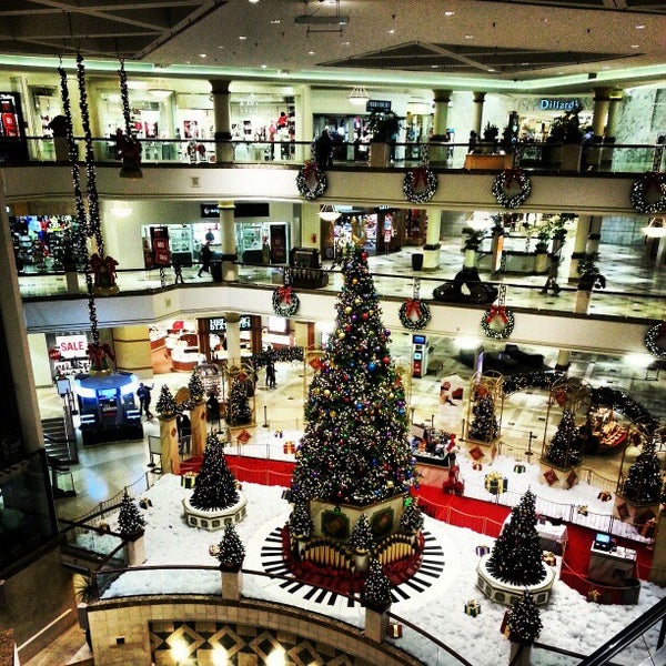 Four Seasons Town Centre - Shopping Mall in Greensboro