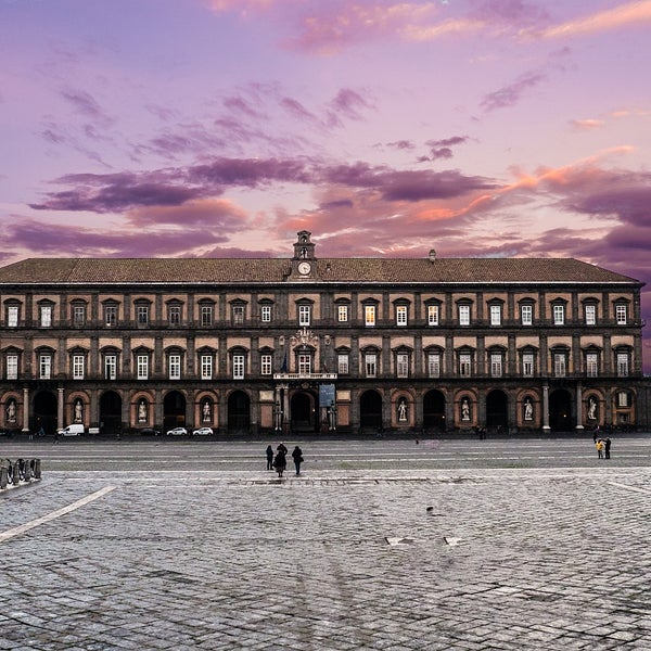 Where's Good? Holiday and vacation recommendations for Naples, Italy. What's good to see, when's good to go and how's best to get there.