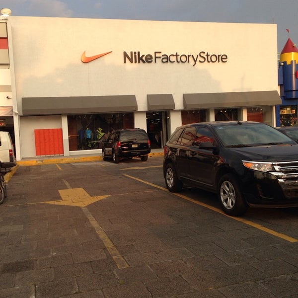 Nike Factory Store - Av. Canal de Miramontes