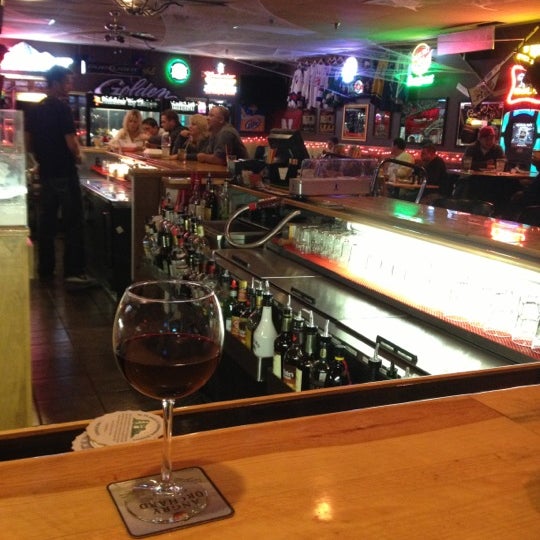 Billy's Bar and Grill - American Restaurant