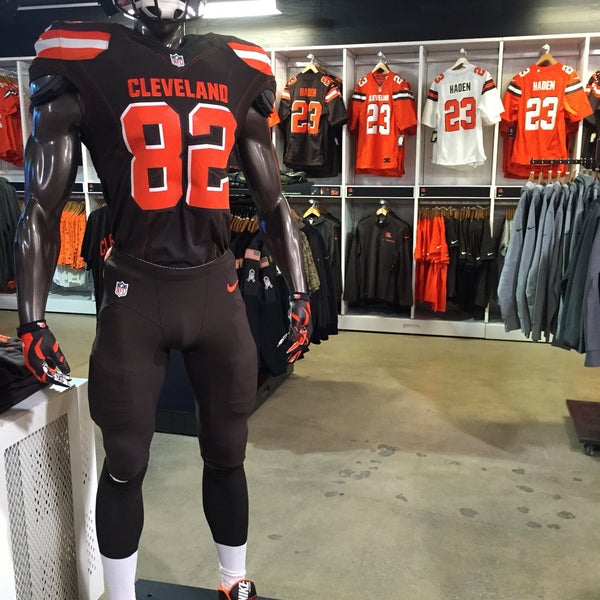 Cleveland Browns Official Pro Shop Downtown Cleveland 1 tip