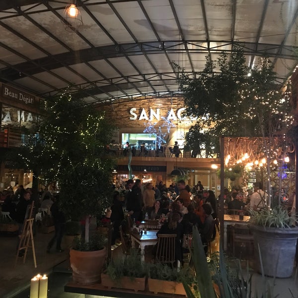 Plaza San Agustin Patio de comidas en San Cristóbal De