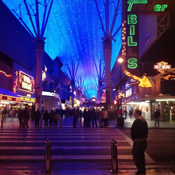 freemont street las vegas gay bar