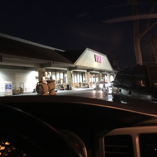VONS Grocery Store in Walnut