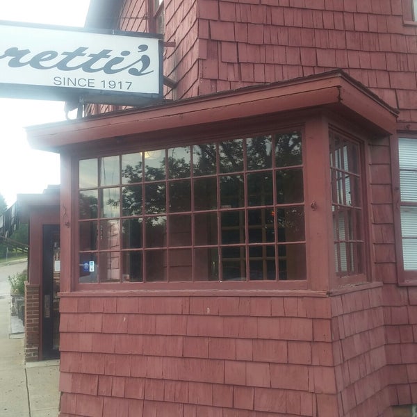 Morettis Italian Restaurant in Elmira