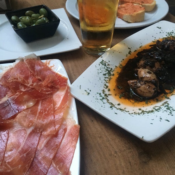 Where's Good? Holiday and vacation recommendations for Granada, Spain. What's good to see, when's good to go and how's best to get there.