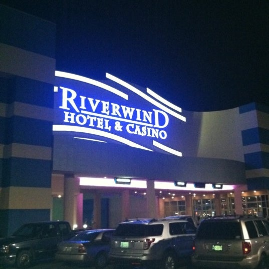 hotel rooms near riverwind casino