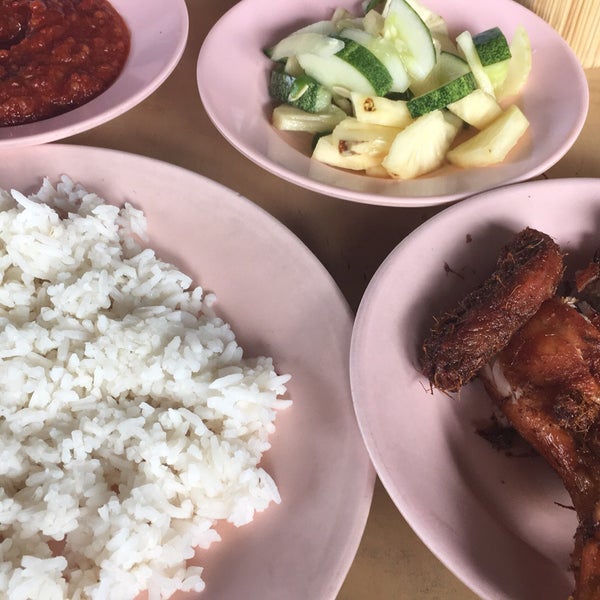 Fotos Em Nasi Ayam Goreng Dapur Kayu 15 Dicas De 682 Clientes Foto Tirada No A Nasi Ayam Goreng Dapur Kayu Por Fadilah Fard R