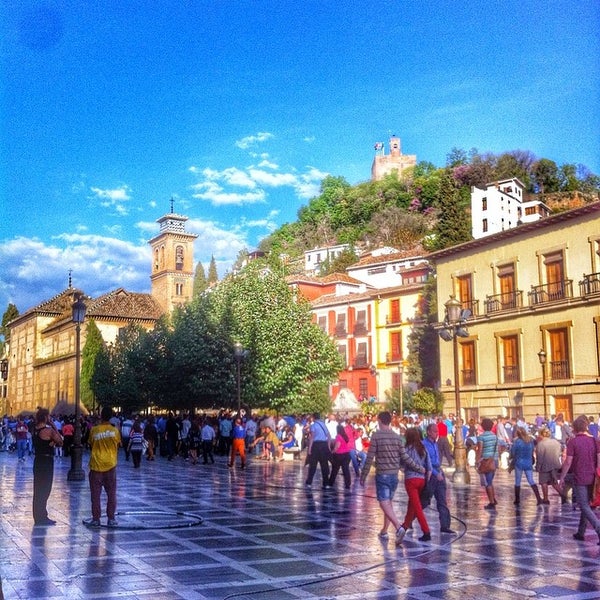 Where's Good? Holiday and vacation recommendations for Granada, Spain. What's good to see, when's good to go and how's best to get there.