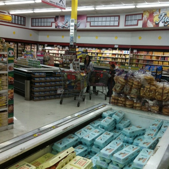 Econo Grocery Store in Carolina