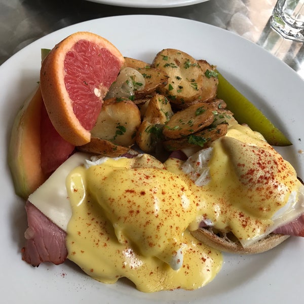 Eggspectation Bell Trinity Square Breakfast Spot