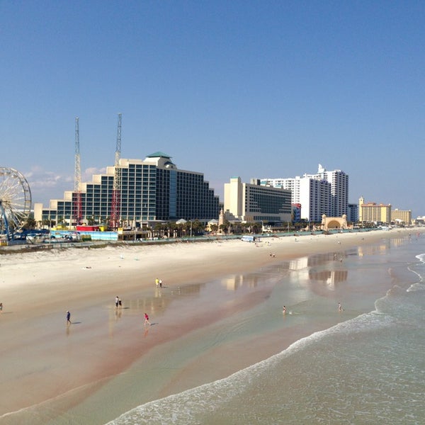 The Roof at Joe's Crab Shack Seafood Restaurant in Daytona Beach