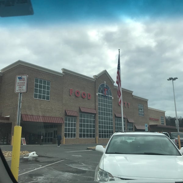 Food City Grocery Store in Johnson City