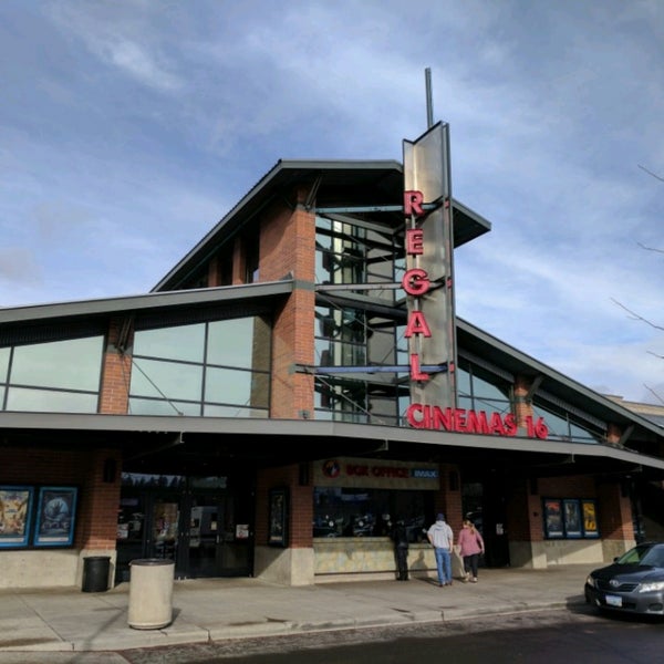 What are some features of Regal Cinemas Old Mill 16 & IMAX?