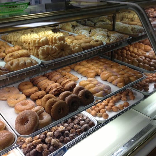 Hole in One Donuts - Village of Tampa - 14406 N Florida Ave