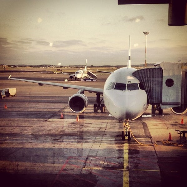Helsinki Airport (HEL) - Airport in Lentokenttä