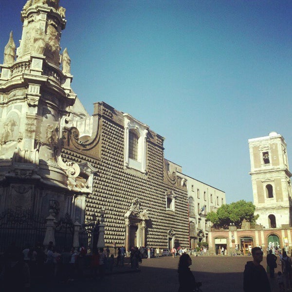 Where's Good? Holiday and vacation recommendations for Naples, Italy. What's good to see, when's good to go and how's best to get there.