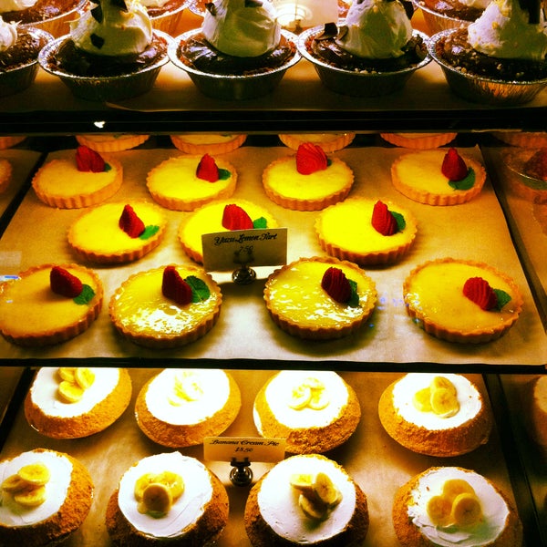 Leoda's Kitchen & Pie Shop Bakery in Olowalu