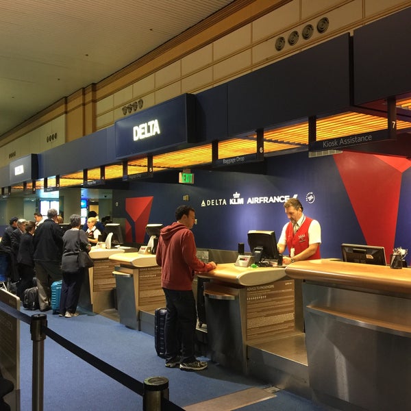 Delta Air Lines Ticket Counter Portland International Airport PDX