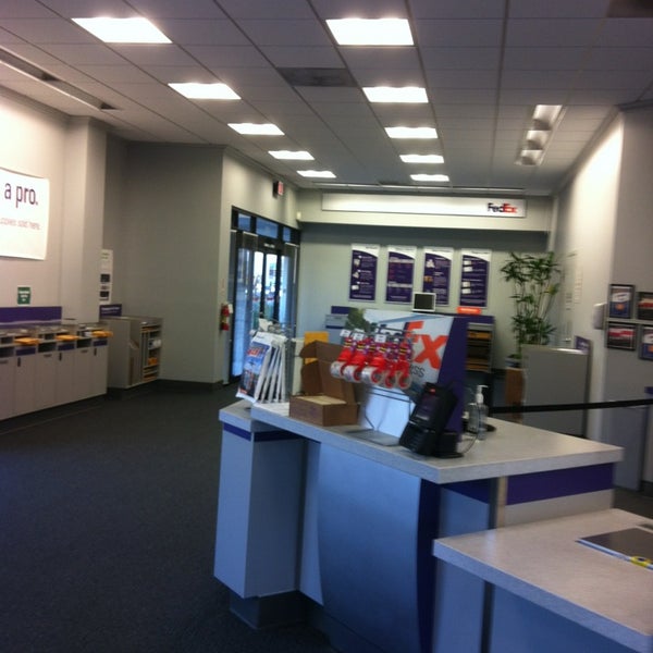 FedEx Ship Center Oficina de envíos en Los Angeles