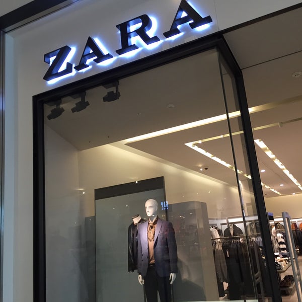 ZARA Clothing Store in 여의도동