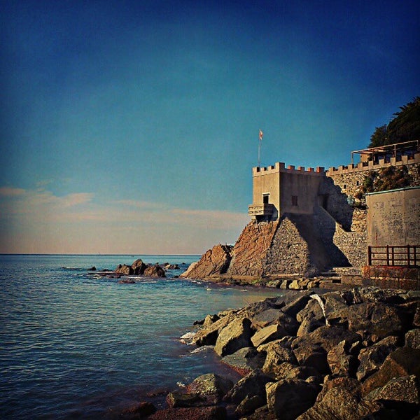 Where's Good? Holiday and vacation recommendations for Genoa, Italy. What's good to see, when's good to go and how's best to get there.