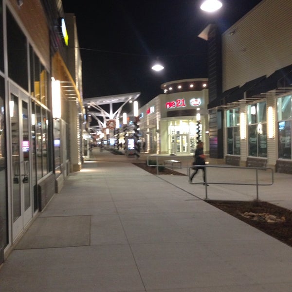 Nebraska Crossing Outlets - Outlet Mall in Gretna