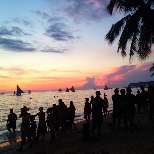 Where's Good? Holiday and vacation recommendations for Boracay Island, Philippinen. What's good to see, when's good to go and how's best to get there.