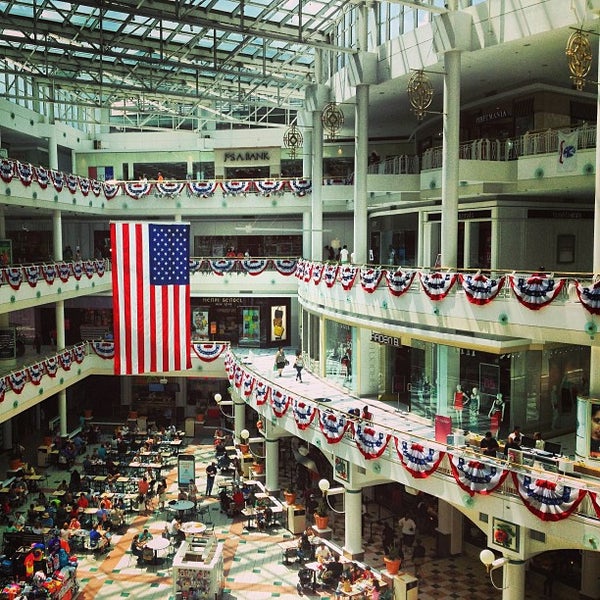 Fashion Centre at Pentagon City Shopping Mall Fashion Centre at Pentagon City Shopping Mall