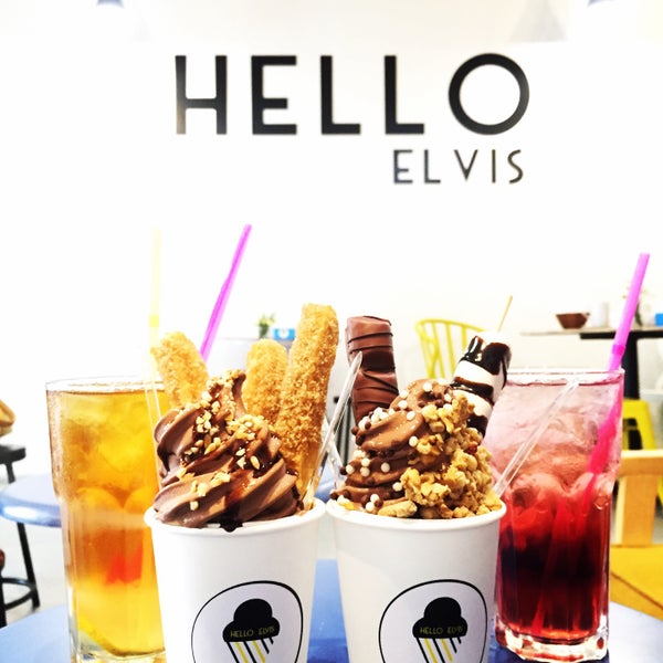 Photo taken at HELLO ELVIS CAFE by eyya syzrh on 8/31/2016