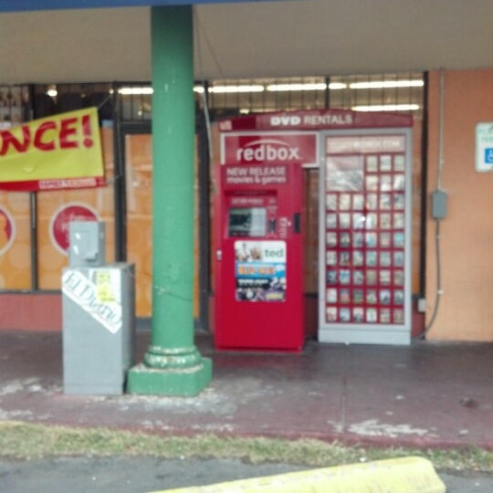 Report Abuse Jan 20, · I have Netflix and will never change but if I were starting out and lived near a Blockbuster I would take that just because you can return the movies right to the store if you want to do bedtpulriosimp.cf: Resolved.