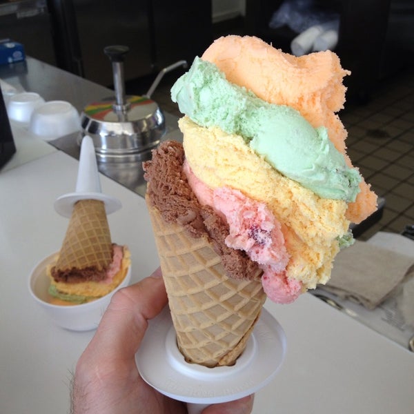 photos-at-rainbow-cone-ice-cream-shop-in-beverly