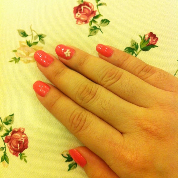 New Year Nails At Summer Nail Spa Queensbay Juicy Coated Piggieluv Rose Alley Nail Art Christmasnail Le Hash Qui Met Les Ongles En F Te