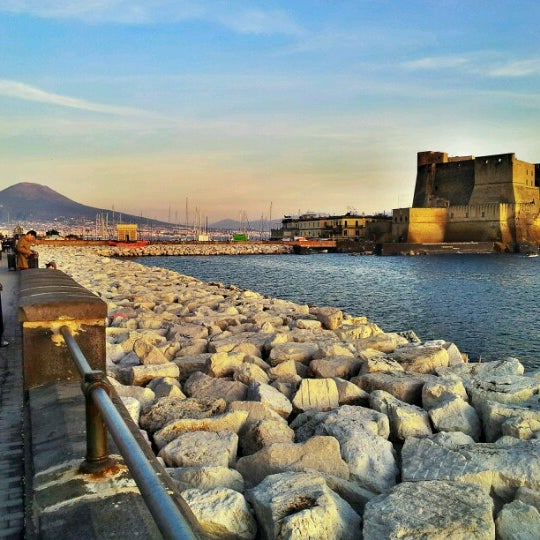Where's Good? Holiday and vacation recommendations for Naples, Italy. What's good to see, when's good to go and how's best to get there.