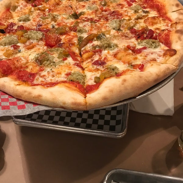 Delicious Pizza Pizza Place in Los Angeles