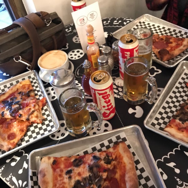 Delicious Pizza Pizza Place in Los Angeles