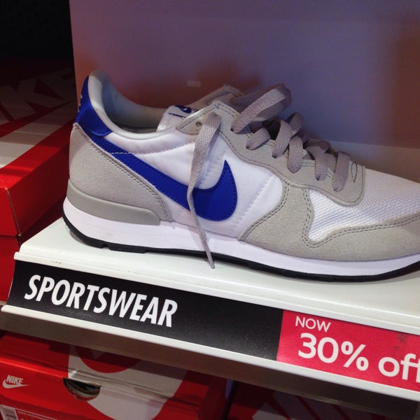 nike factory shop shoes