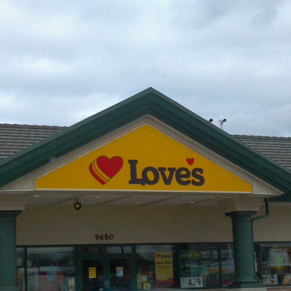 Love's Travel Stop Gas Station in Oak Creek