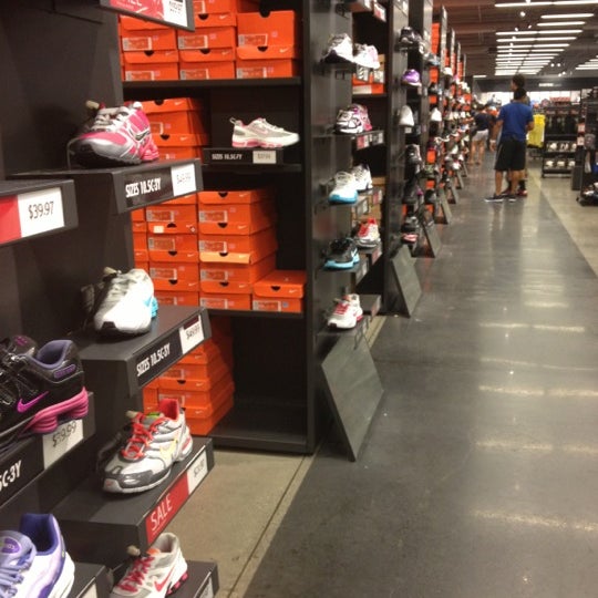 nike outlet plaza las americas