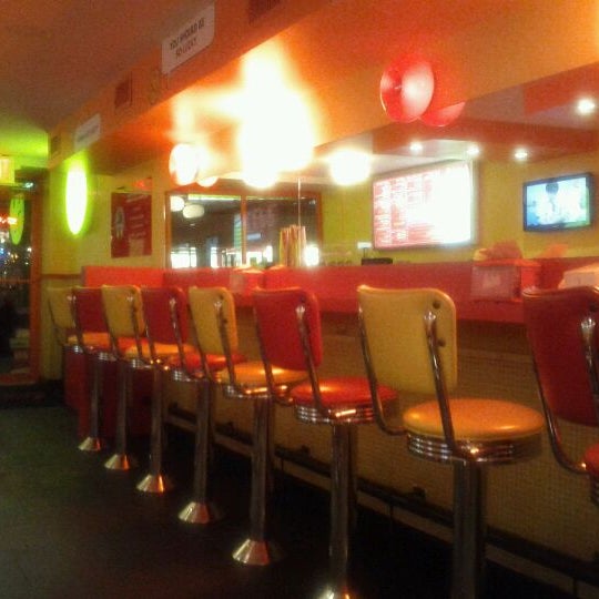 Lucky's Famous Burgers Chelsea 68 tips from 3458 visitors