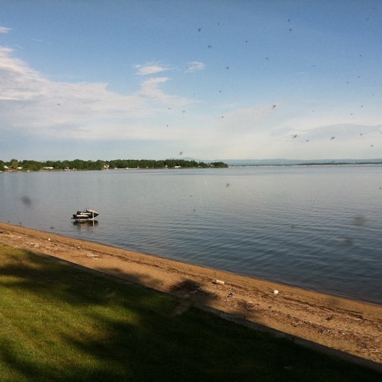 Mallett's Bay Lake in Malletts Bay