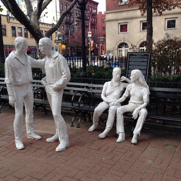 emoticons-senior-george-segal-gay-liberation