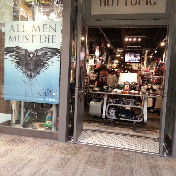 hot topic outlet near me