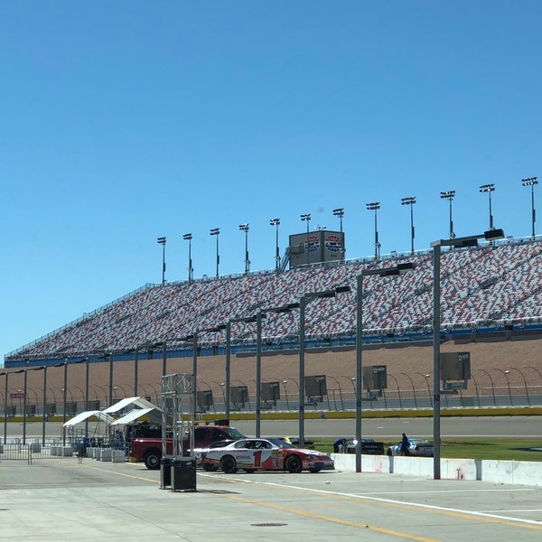 Las Vegas Motor Speedway Pits - 1 tip