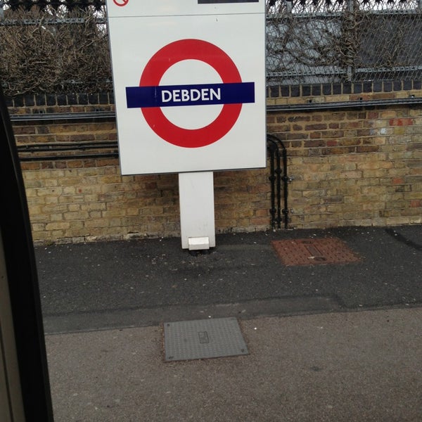 Debden London Underground Station - Metro Station