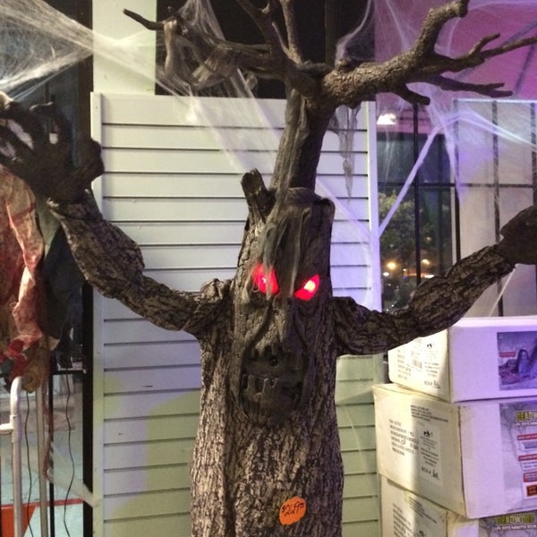 Spirit Halloween Superstore Commons at Willowbrook 0 tips Spirit Halloween Superstore Commons at Willowbrook 0 tips