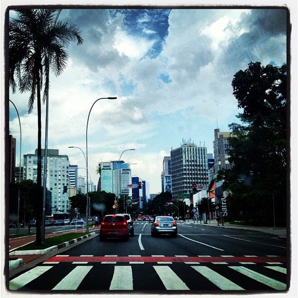 Avenida Brigadeiro Faria Lima - Road in São Paulo